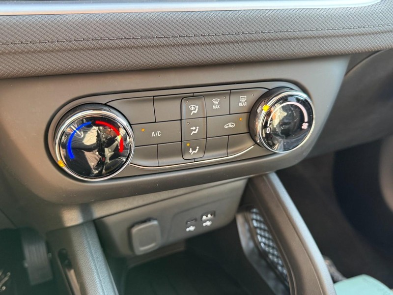 Chevrolet TrailBlazer Vehicle Image 12
