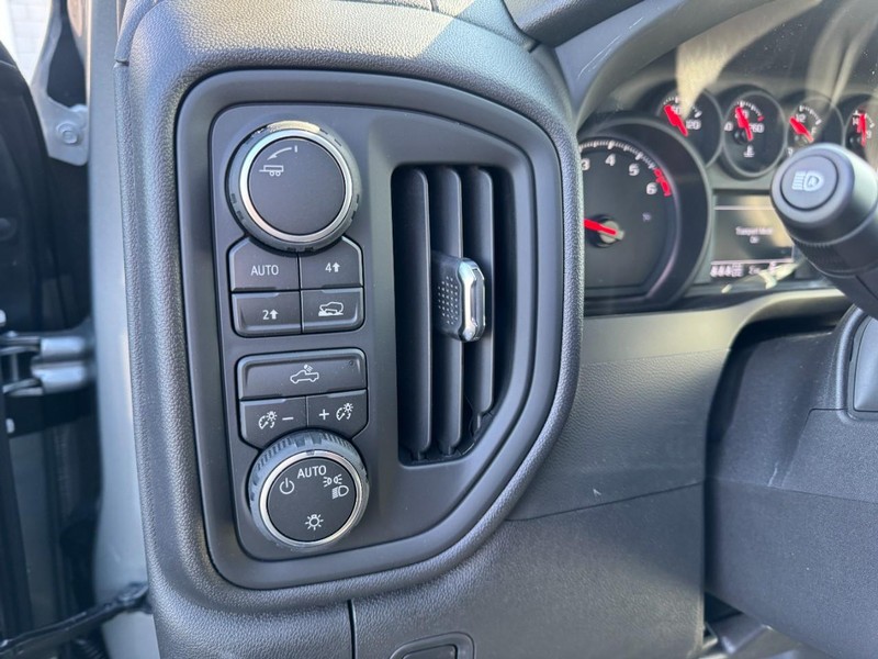 Chevrolet Silverado 1500 Vehicle Image 12