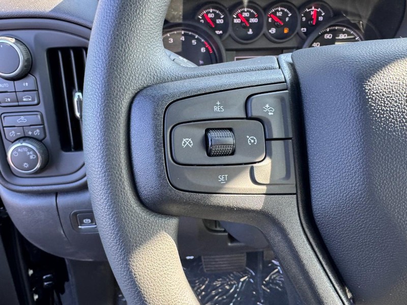 Chevrolet Silverado 1500 Vehicle Image 12