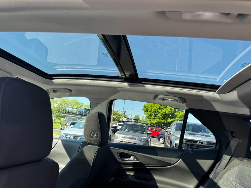 Chevrolet Equinox Vehicle Full-screen Gallery Image 11