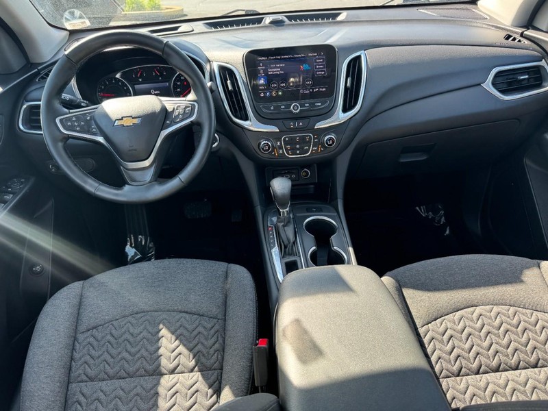 Chevrolet Equinox Vehicle Full-screen Gallery Image 12