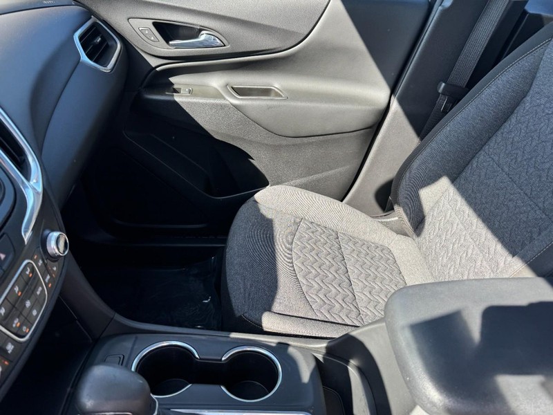 Chevrolet Equinox Vehicle Full-screen Gallery Image 14