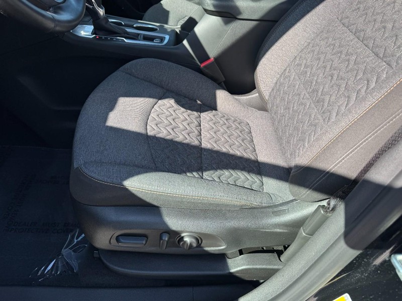 Chevrolet Equinox Vehicle Full-screen Gallery Image 15