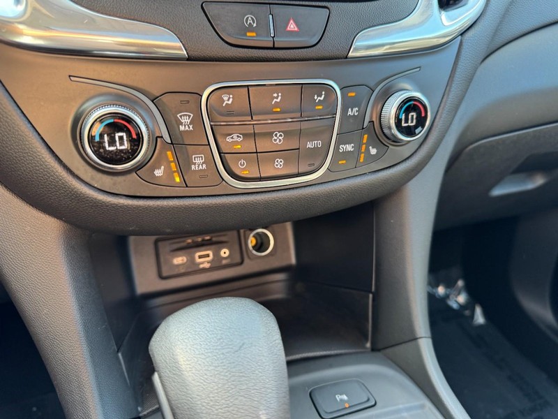 Chevrolet Equinox Vehicle Full-screen Gallery Image 19