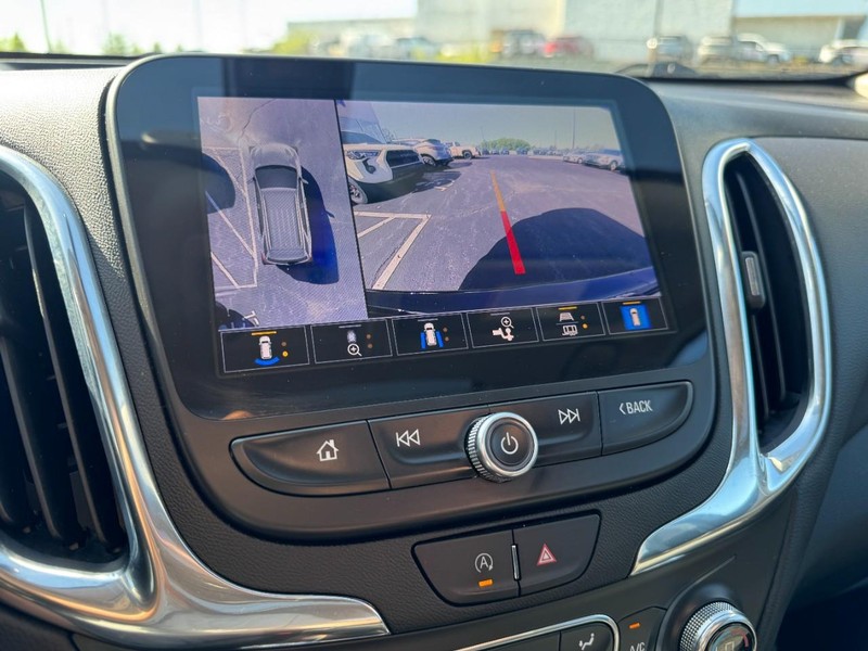 Chevrolet Equinox Vehicle Full-screen Gallery Image 21