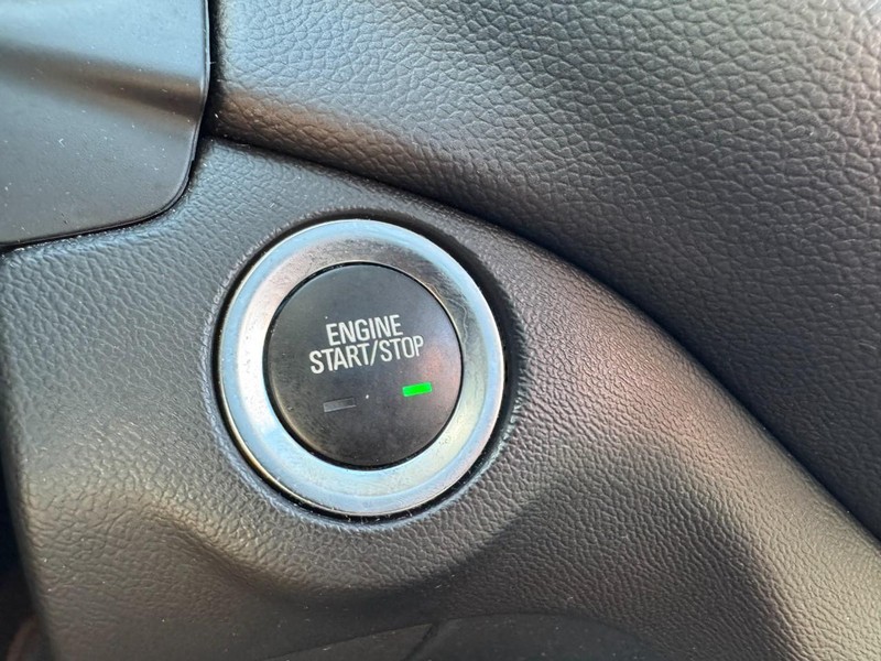 Chevrolet Equinox Vehicle Full-screen Gallery Image 22