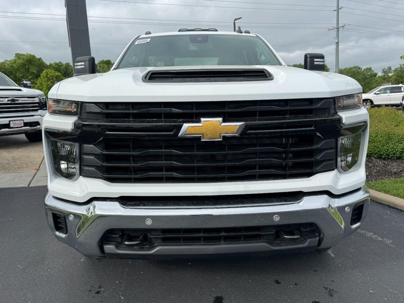 Chevrolet Silverado 2500HD Vehicle Image 02