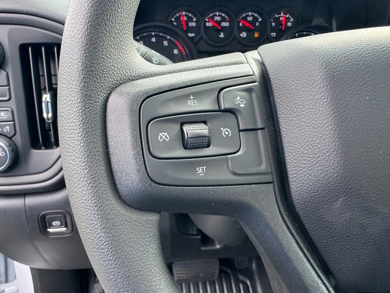 Chevrolet Silverado 2500HD Vehicle Image 13