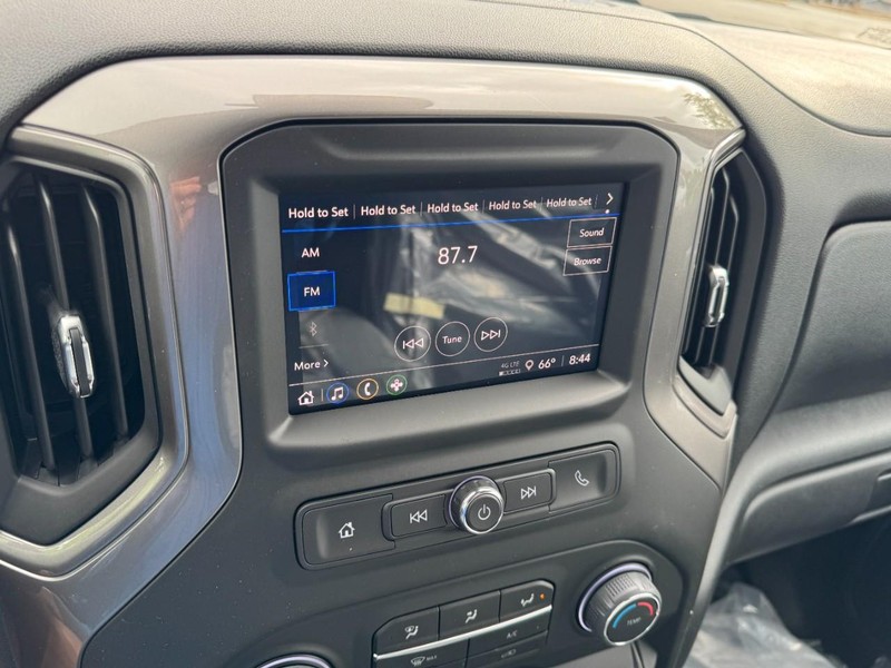 Chevrolet Silverado 2500HD Vehicle Image 16
