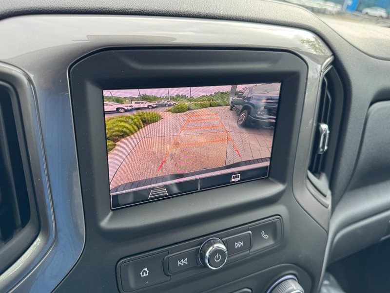 Chevrolet Silverado 2500HD Vehicle Image 17
