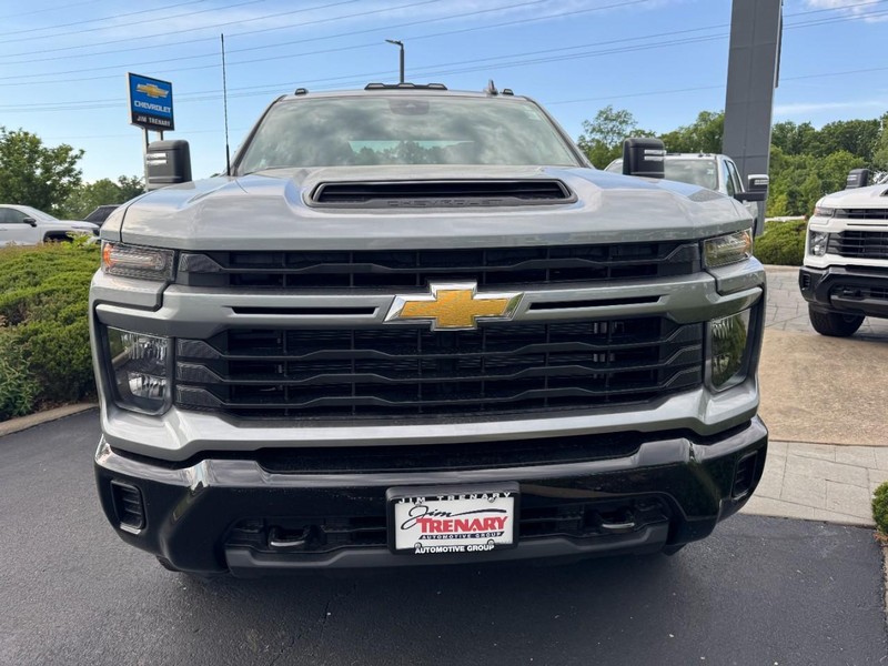 Chevrolet Silverado 2500HD Vehicle Image 02