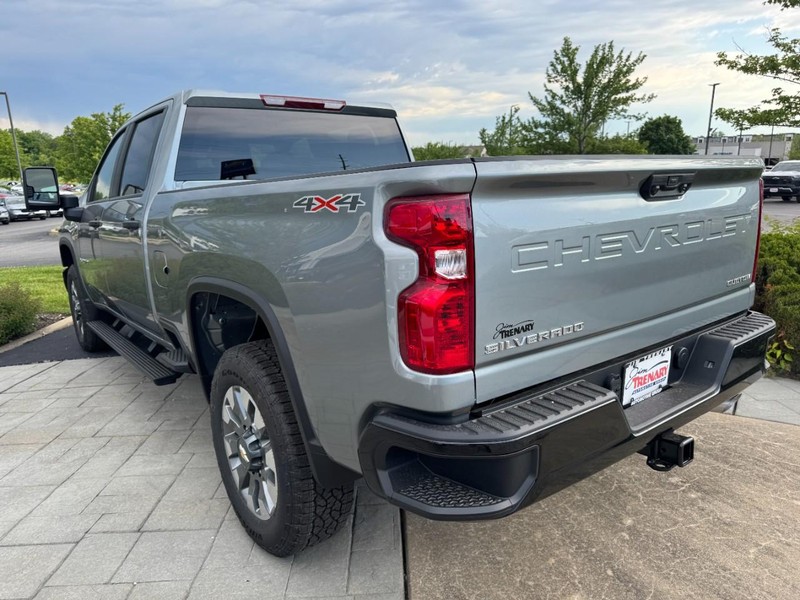 Chevrolet Silverado 2500HD Vehicle Image 06