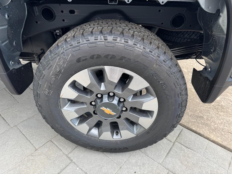 Chevrolet Silverado 2500HD Vehicle Image 07