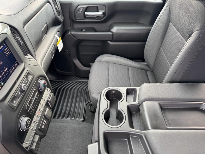Chevrolet Silverado 2500HD Vehicle Image 11