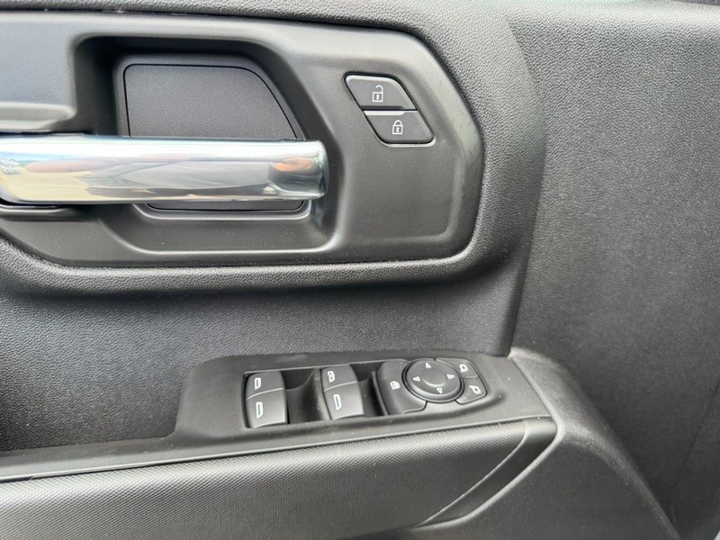 Chevrolet Silverado 2500HD Vehicle Image 13