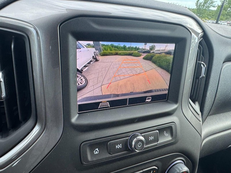 Chevrolet Silverado 2500HD Vehicle Image 18