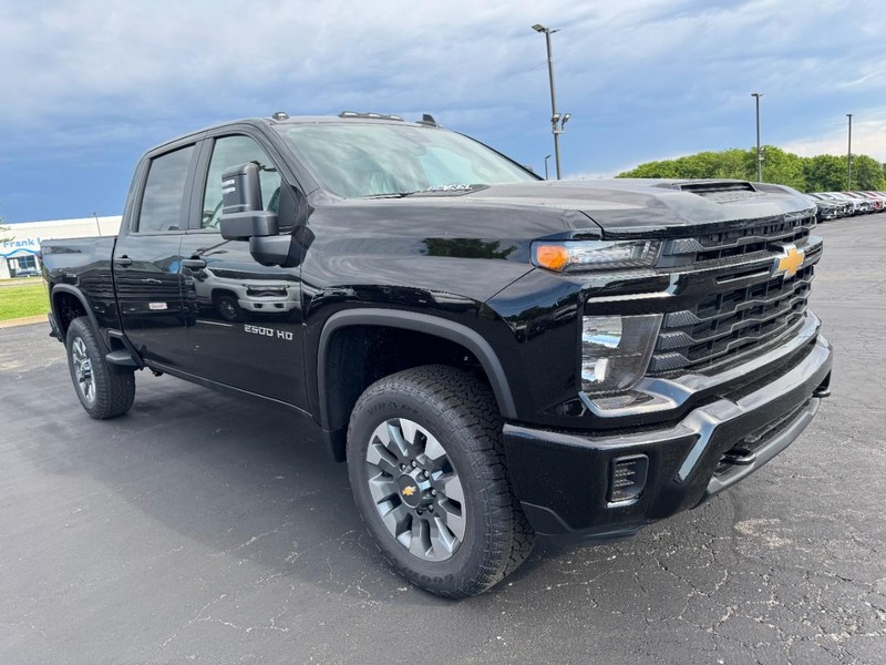 Chevrolet Silverado 2500HD Vehicle Image 02