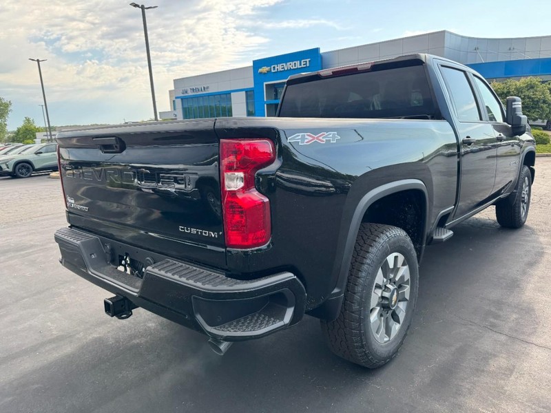 Chevrolet Silverado 2500HD Vehicle Image 04
