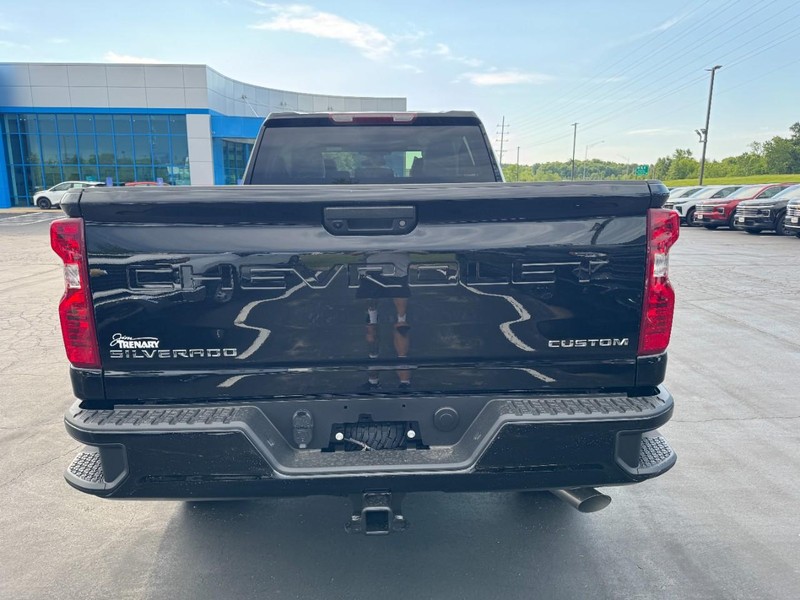 Chevrolet Silverado 2500HD Vehicle Image 05