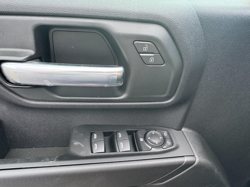 Chevrolet Silverado 2500HD Vehicle Image 11