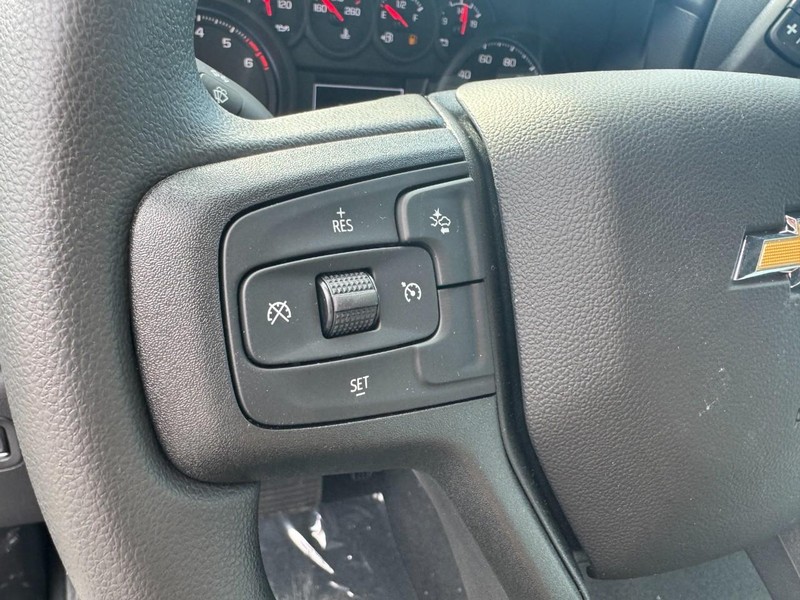 Chevrolet Silverado 2500HD Vehicle Image 13
