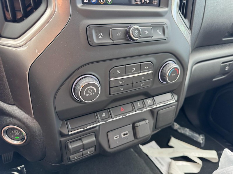 Chevrolet Silverado 2500HD Vehicle Image 14
