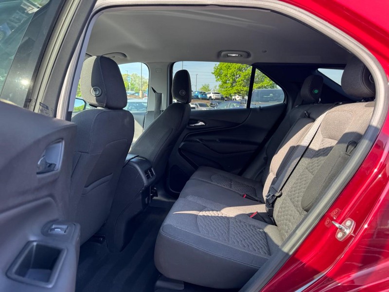 Chevrolet Equinox Vehicle Full-screen Gallery Image 10