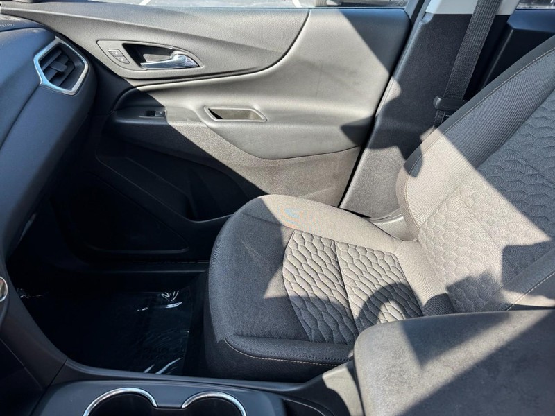 Chevrolet Equinox Vehicle Full-screen Gallery Image 13