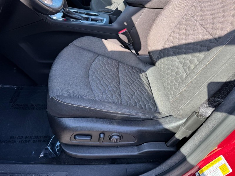 Chevrolet Equinox Vehicle Full-screen Gallery Image 14