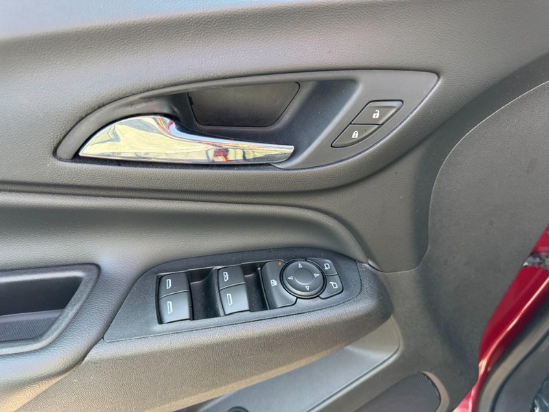 Chevrolet Equinox Vehicle Full-screen Gallery Image 15