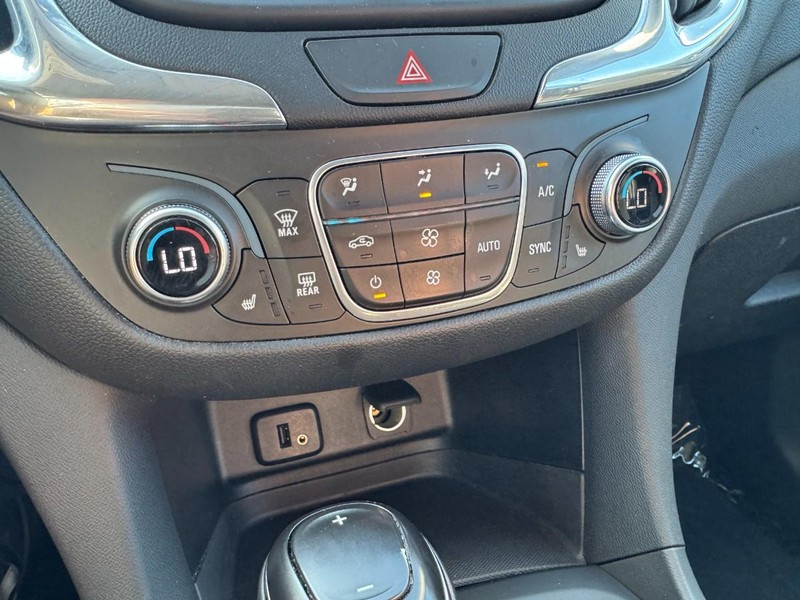 Chevrolet Equinox Vehicle Full-screen Gallery Image 18