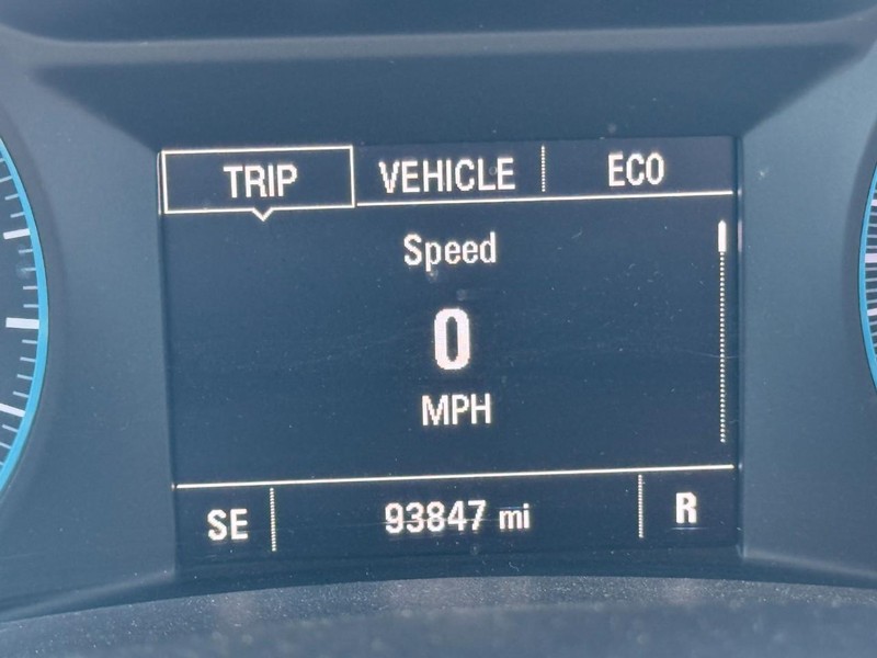 Chevrolet Equinox Vehicle Full-screen Gallery Image 22