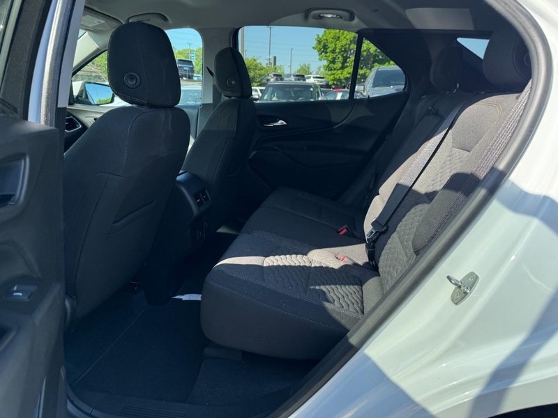 Chevrolet Equinox Vehicle Full-screen Gallery Image 10