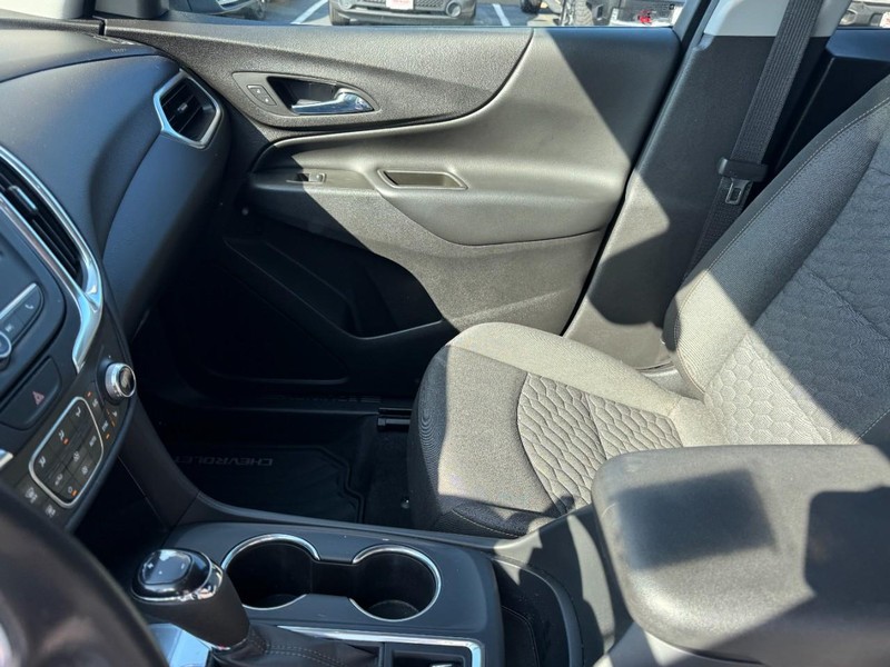 Chevrolet Equinox Vehicle Full-screen Gallery Image 13