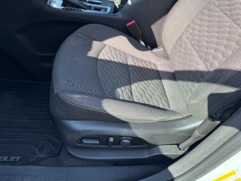 Chevrolet Equinox Vehicle Full-screen Gallery Image 14