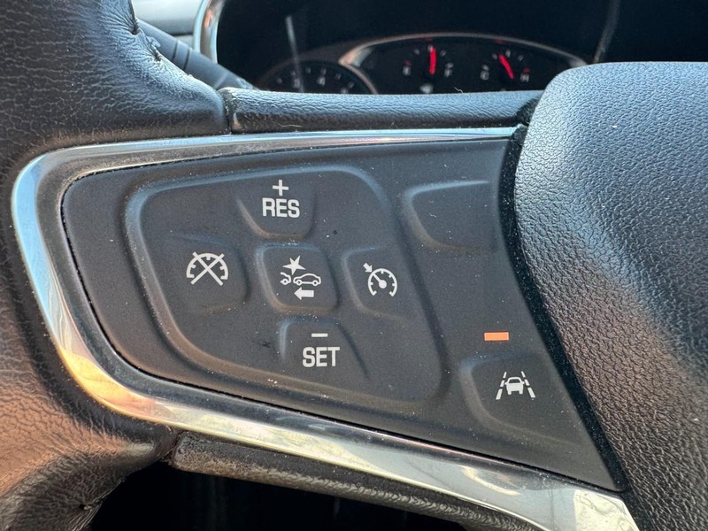 Chevrolet Equinox Vehicle Full-screen Gallery Image 16