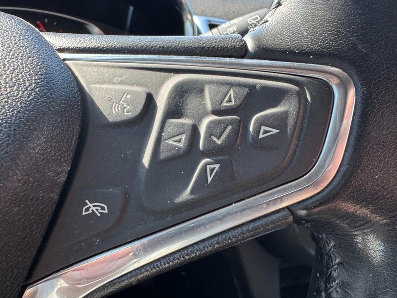 Chevrolet Equinox Vehicle Full-screen Gallery Image 17