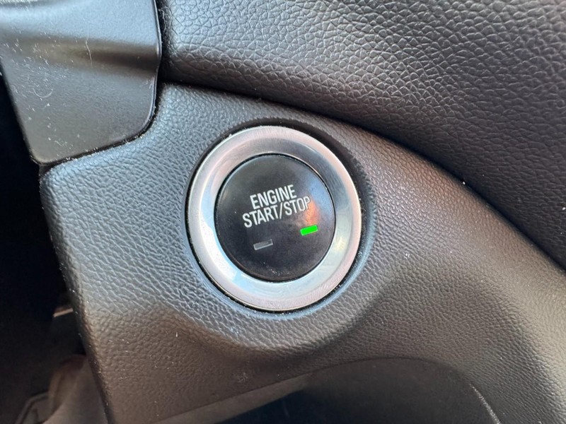 Chevrolet Equinox Vehicle Full-screen Gallery Image 21