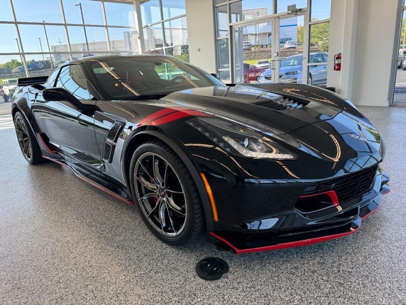 Chevrolet Corvette Vehicle Full-screen Gallery Image 02