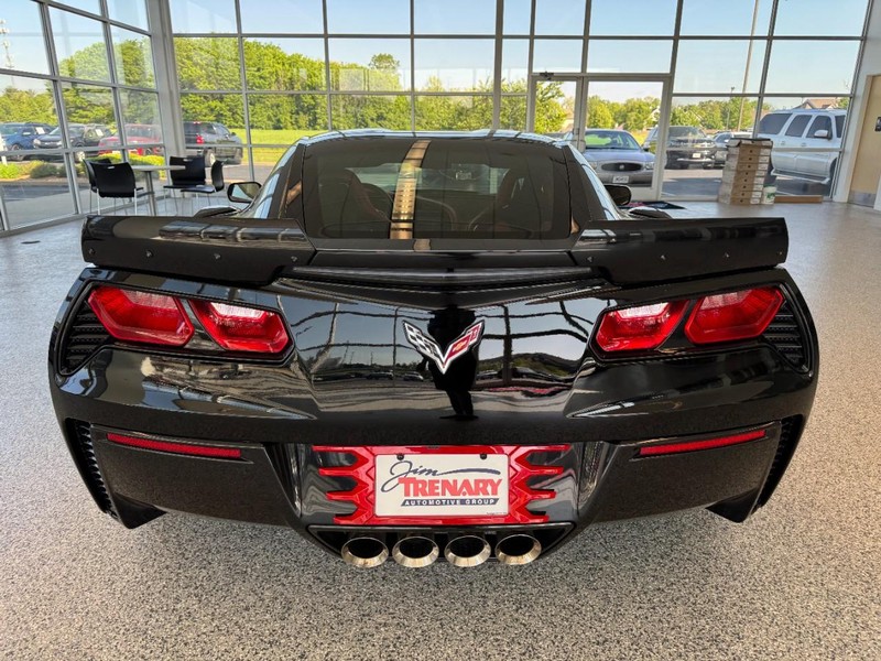 Chevrolet Corvette Vehicle Full-screen Gallery Image 04