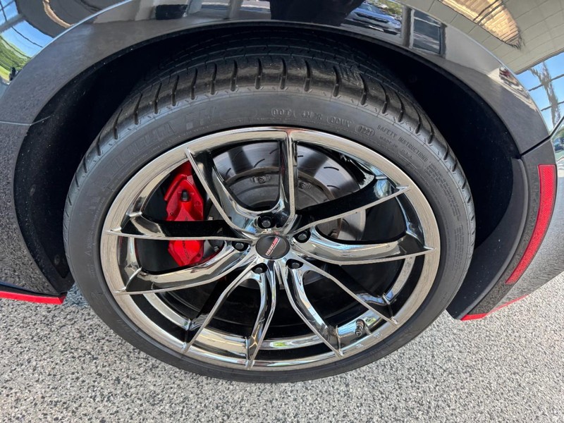 Chevrolet Corvette Vehicle Full-screen Gallery Image 06