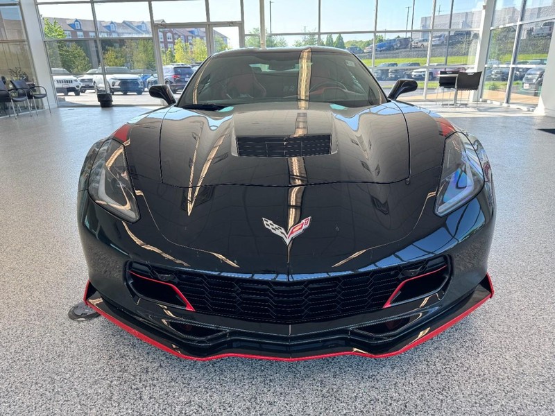 Chevrolet Corvette Vehicle Full-screen Gallery Image 09