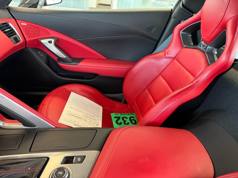 Chevrolet Corvette Vehicle Full-screen Gallery Image 10