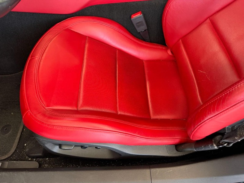 Chevrolet Corvette Vehicle Full-screen Gallery Image 11