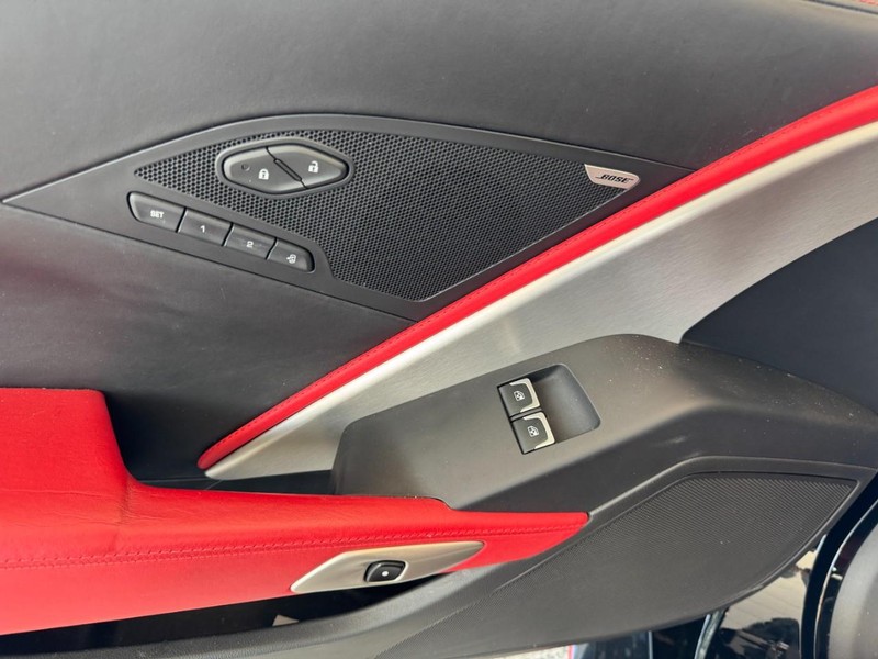 Chevrolet Corvette Vehicle Full-screen Gallery Image 12