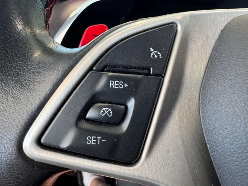 Chevrolet Corvette Vehicle Full-screen Gallery Image 13