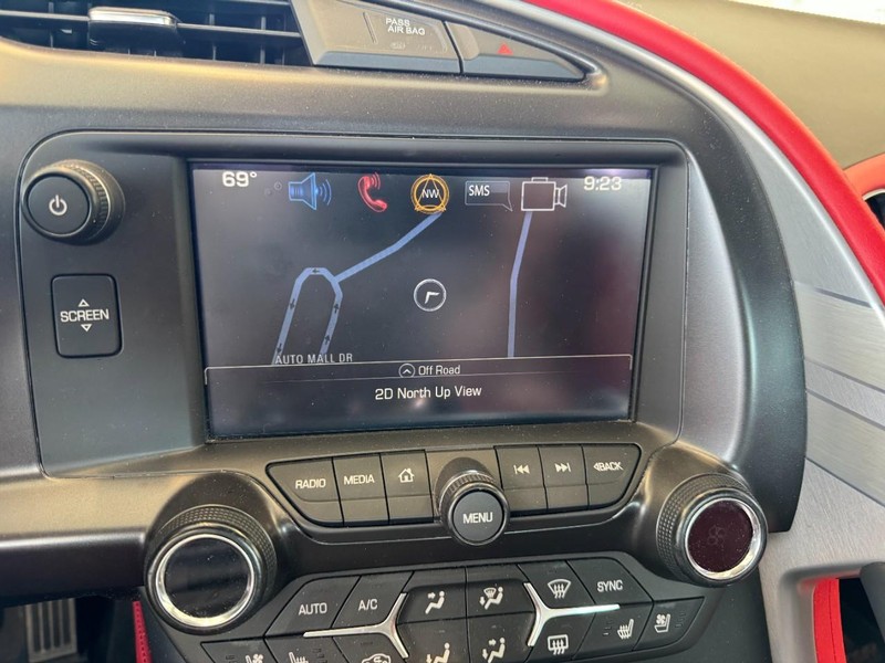 Chevrolet Corvette Vehicle Full-screen Gallery Image 17