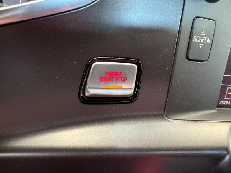 Chevrolet Corvette Vehicle Full-screen Gallery Image 18