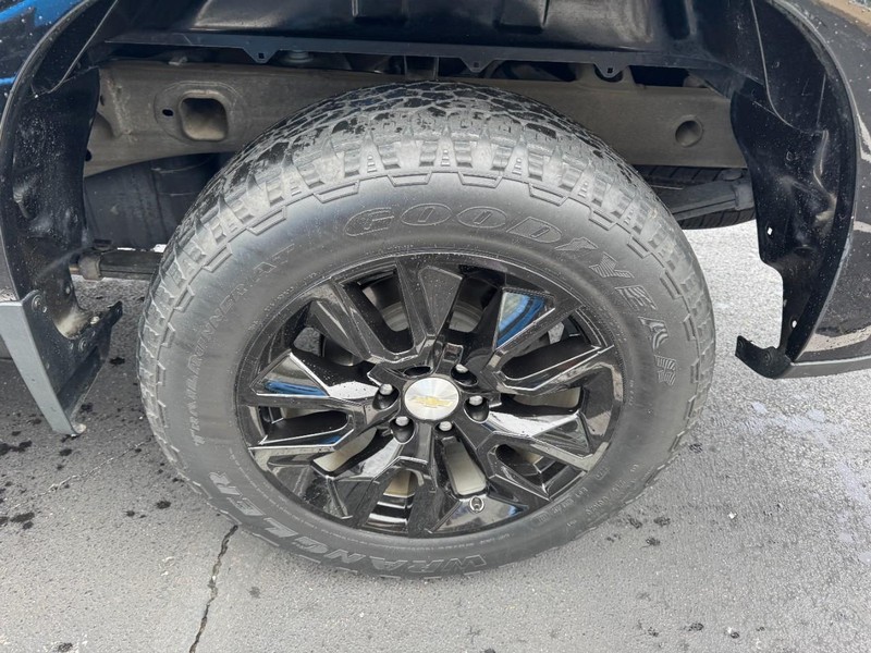 Chevrolet Silverado 1500 LTD Vehicle Image 06