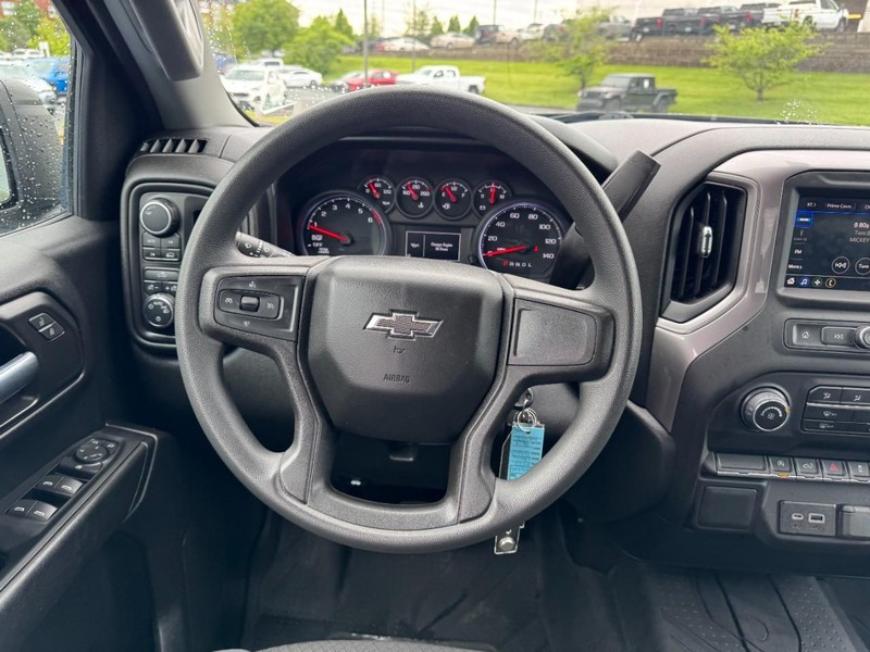 Chevrolet Silverado 1500 LTD Vehicle Image 12